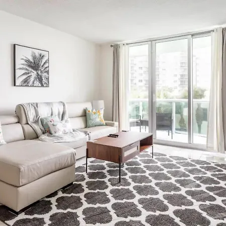 Beachfront, Pools, Patio, King Bd Villa- Hollywood Fl